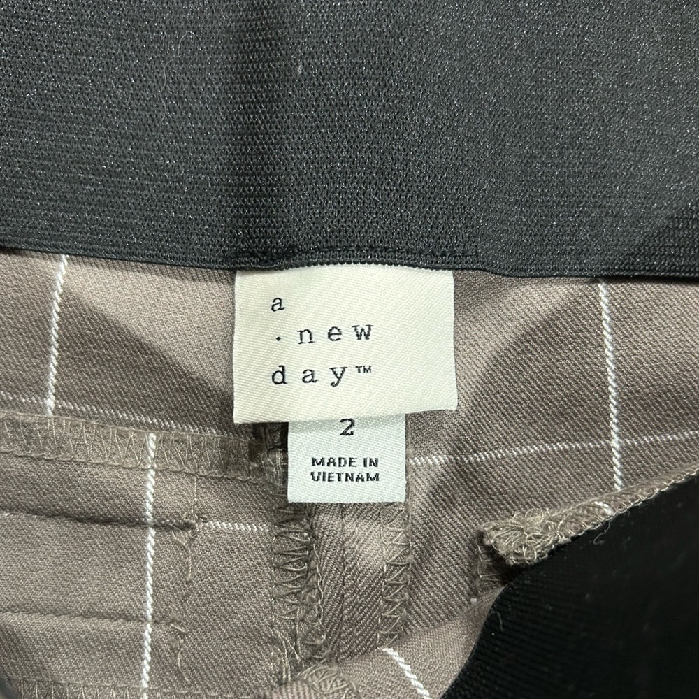 A New Day Women’s Light Tan Checkered Dress Pants - Picture 4 of 6